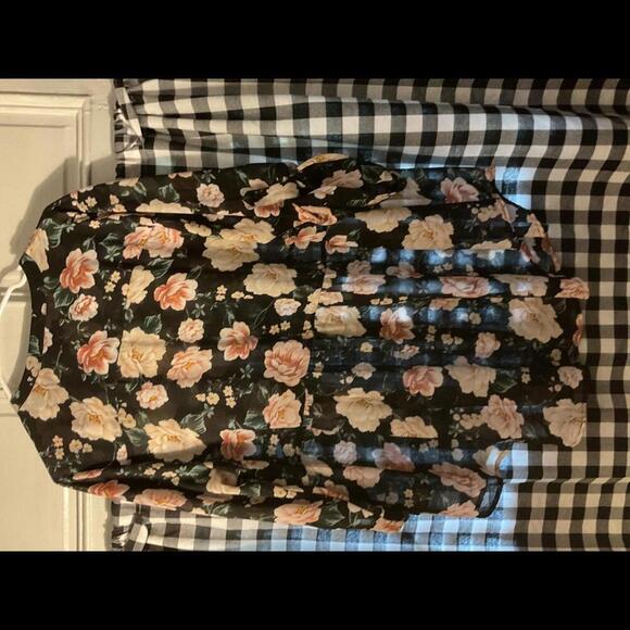 Torrid Semi- Sheer Black Floral Babysoll Flowy Button Up Blouse Size 1 - Picture 9 of 10